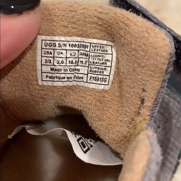 Baby boys Ugg shoes size 2/3 - Picture 5 of 6